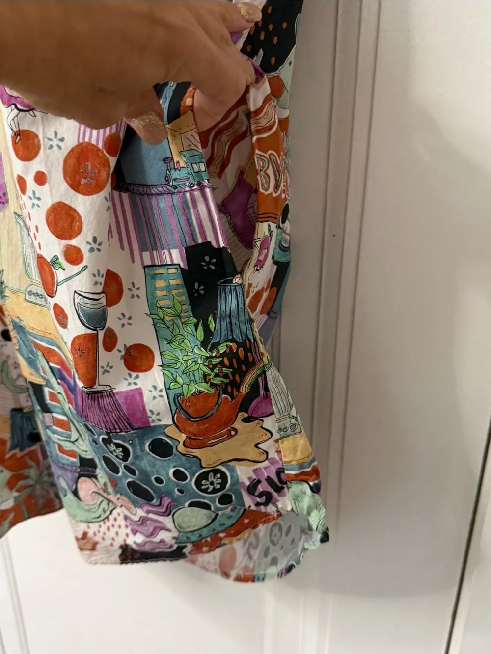 Zara cartoon pop art shirt dress features a vibrant, maximalist print. - Picture 2 of 6